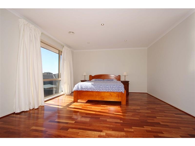 16 Heysen Park Way, Caroline Springs VIC 3023