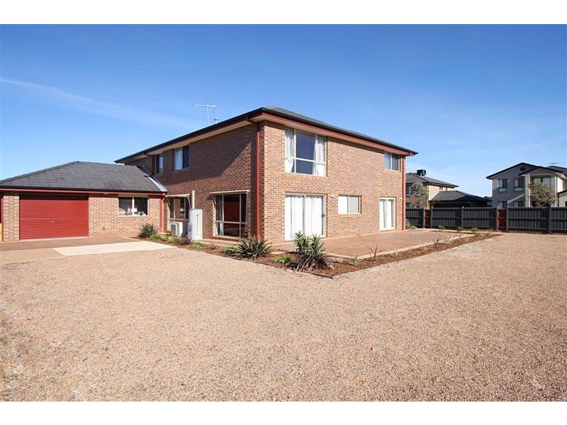 16 Heysen Park Way, Caroline Springs VIC 3023