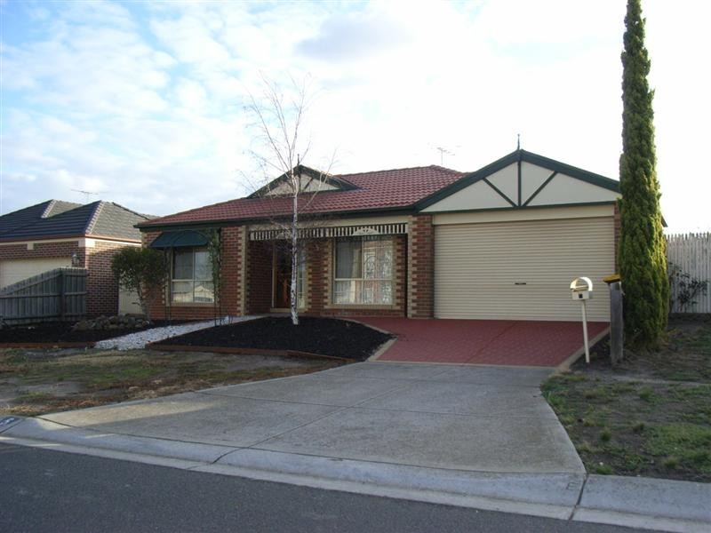 5 Sandalwood Avenue, Hillside VIC 3037