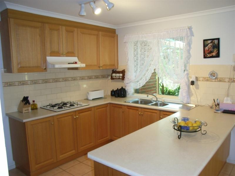 5 Sandalwood Avenue, Hillside VIC 3037