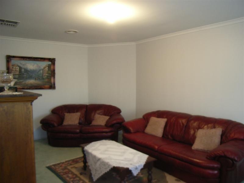 5 Sandalwood Avenue, Hillside VIC 3037