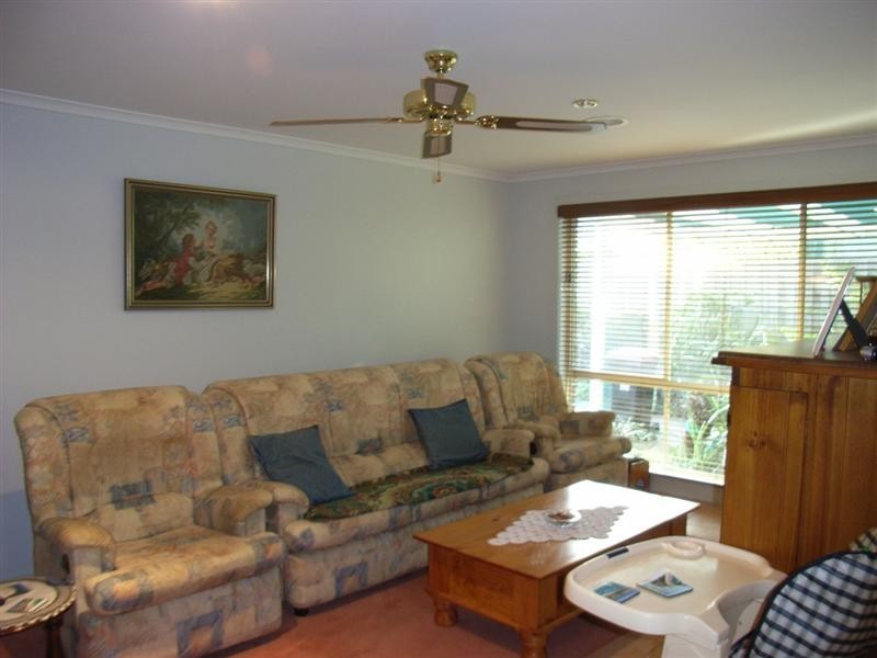 5 Sandalwood Avenue, Hillside VIC 3037