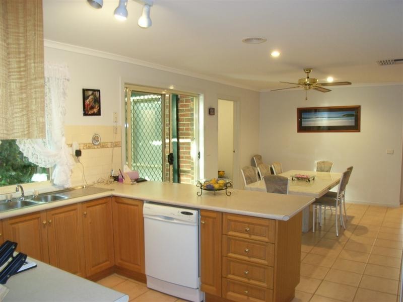 5 Sandalwood Avenue, Hillside VIC 3037