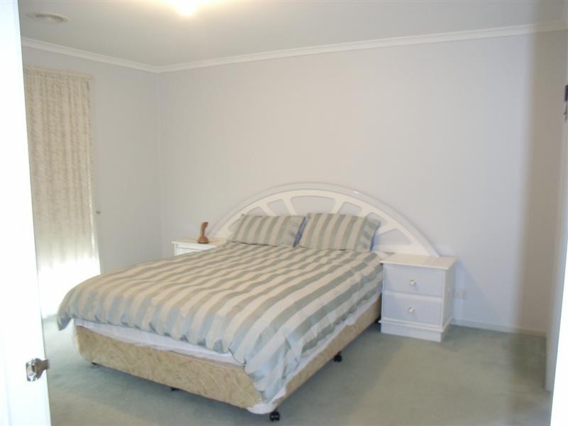 5 Sandalwood Avenue, Hillside VIC 3037