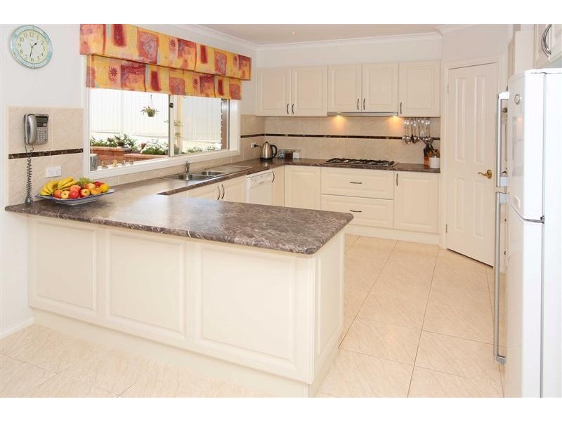 13 Wetherby Court, Hillside VIC 3037