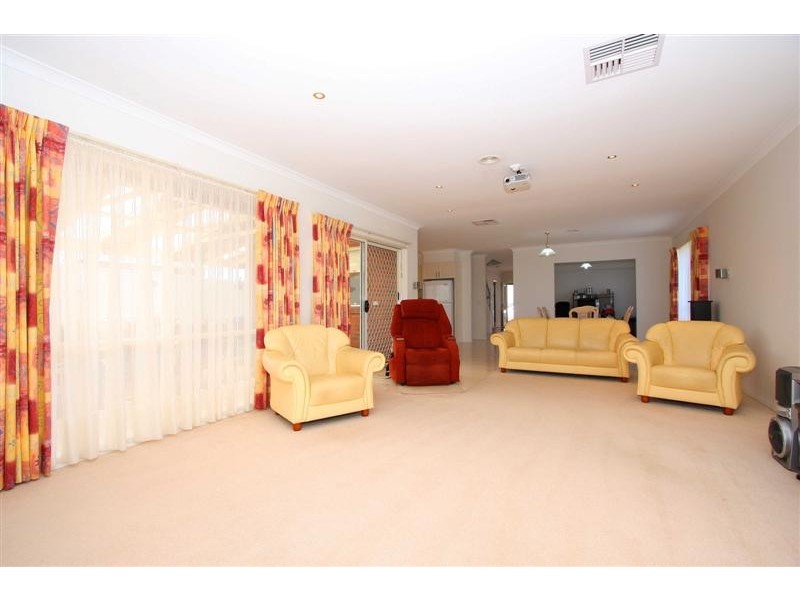 13 Wetherby Court, Hillside VIC 3037