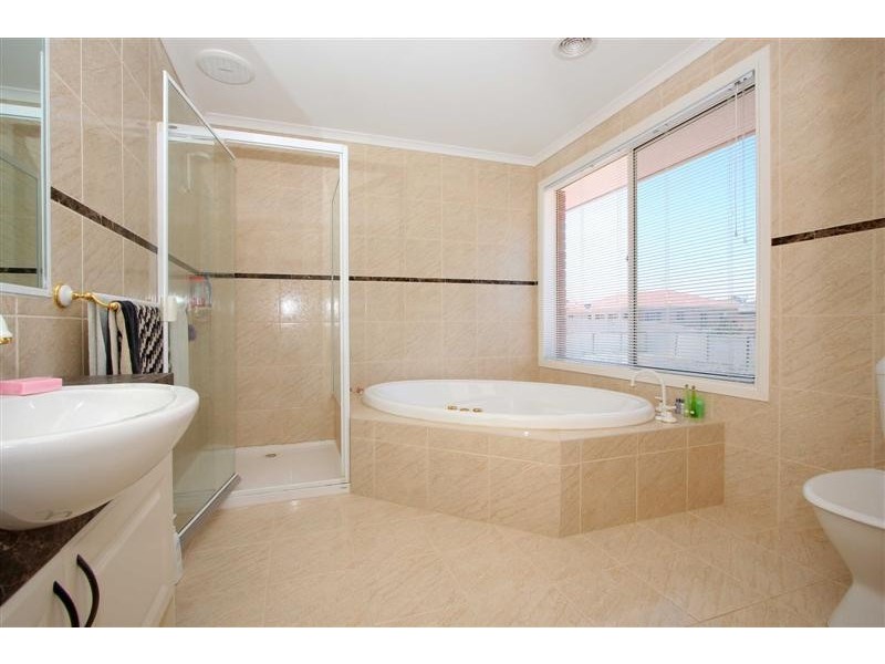 13 Wetherby Court, Hillside VIC 3037