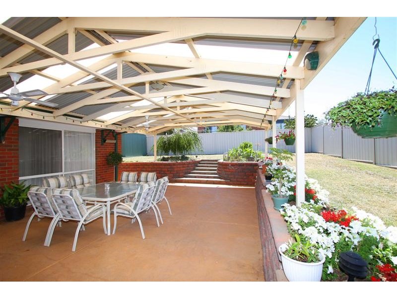 13 Wetherby Court, Hillside VIC 3037