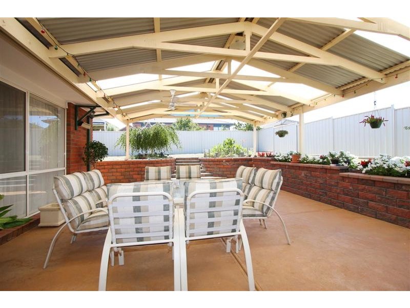 13 Wetherby Court, Hillside VIC 3037