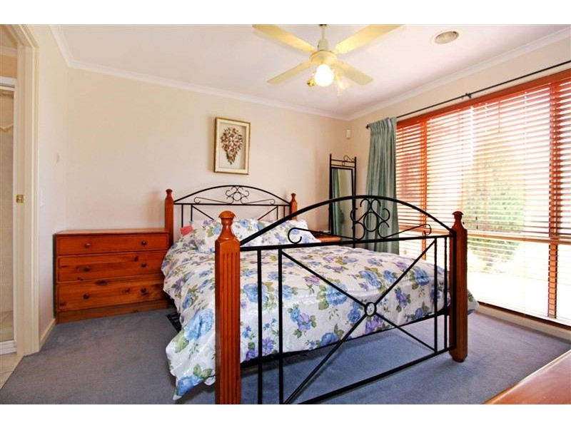 25 Shearer Close, Sydenham VIC 3037