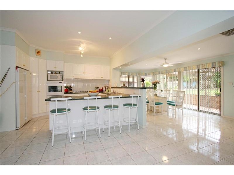 12 James Court, Hillside VIC 3037