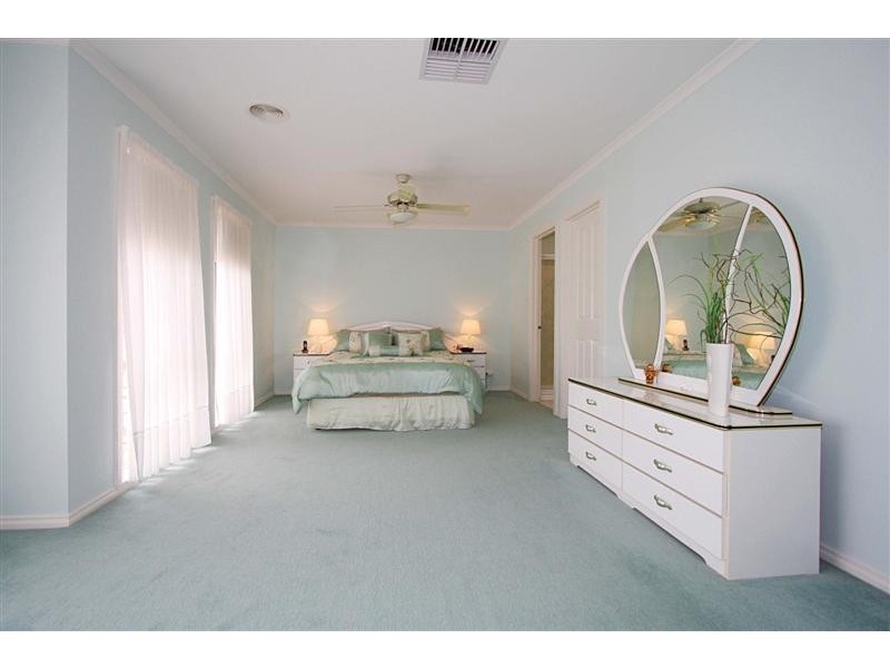 12 James Court, Hillside VIC 3037