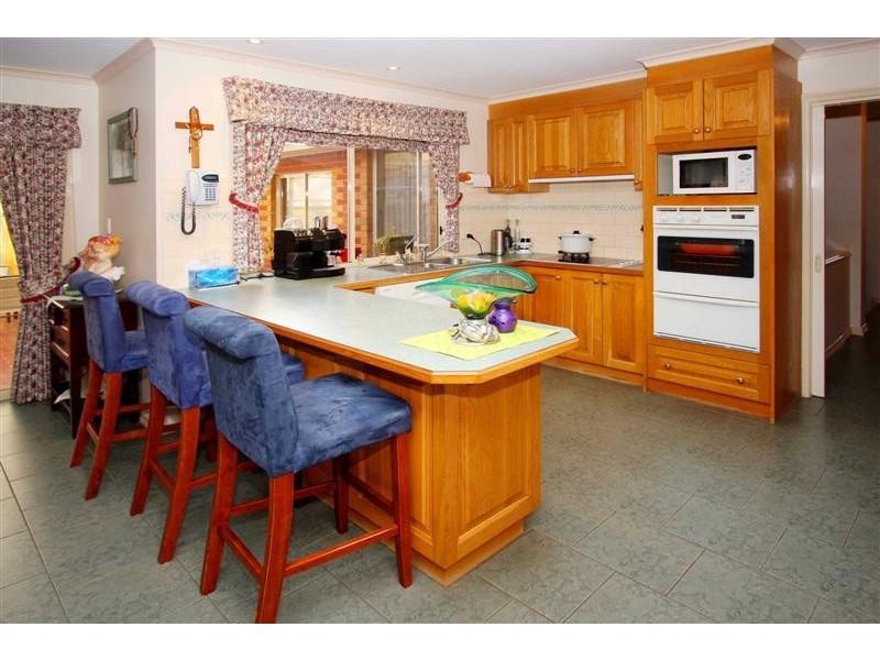 12 Silverwood Court, Hillside VIC 3037