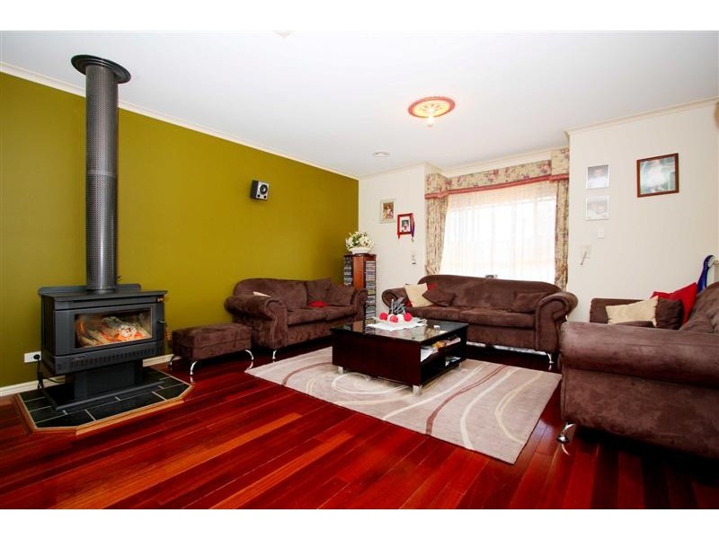 12 Silverwood Court, Hillside VIC 3037