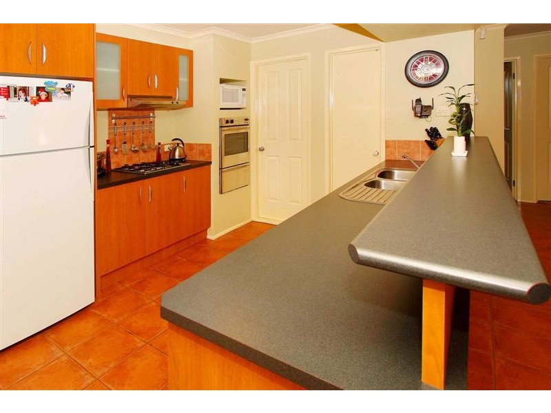 4 Parkville Terrace, Taylors Hill VIC 3037