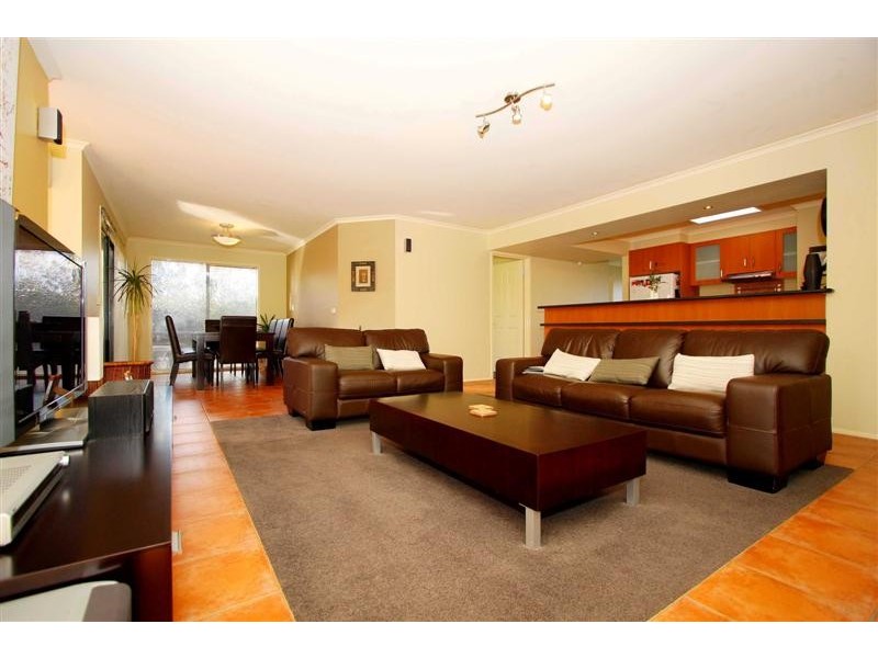 4 Parkville Terrace, Taylors Hill VIC 3037