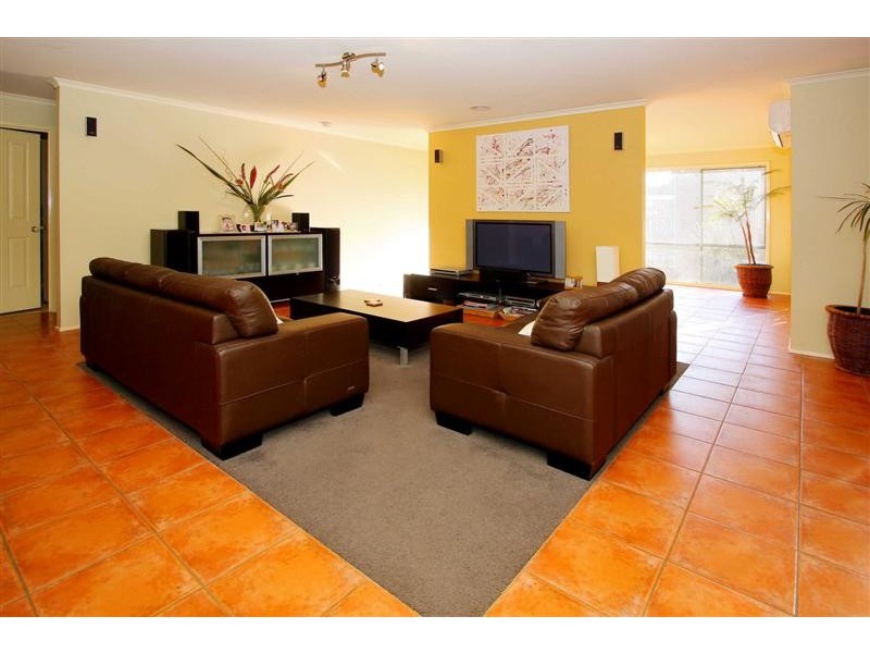 4 Parkville Terrace, Taylors Hill VIC 3037