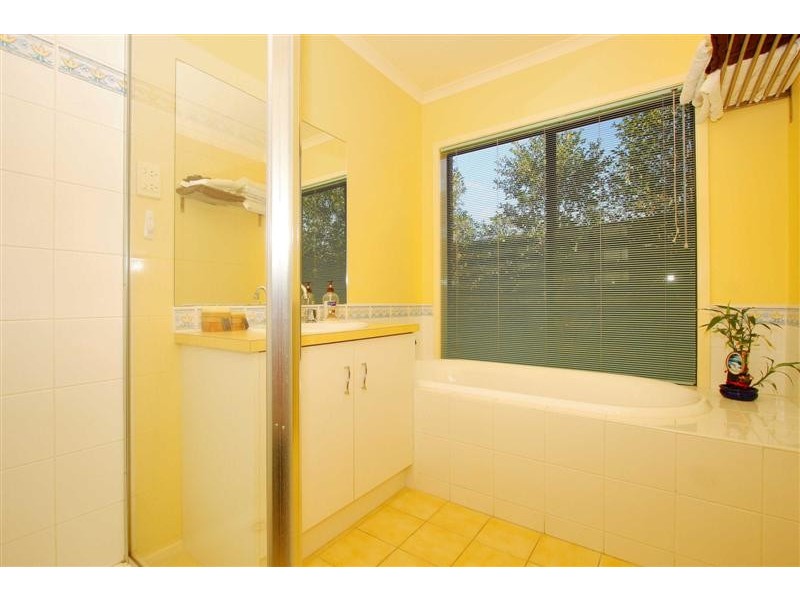 4 Parkville Terrace, Taylors Hill VIC 3037