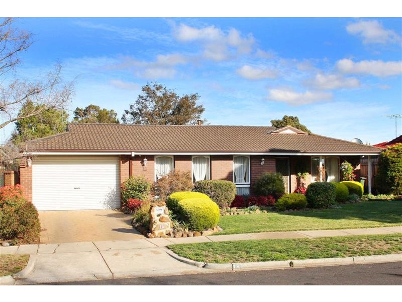 18 Sherbrooke Crescent, Taylors Lakes VIC 3038