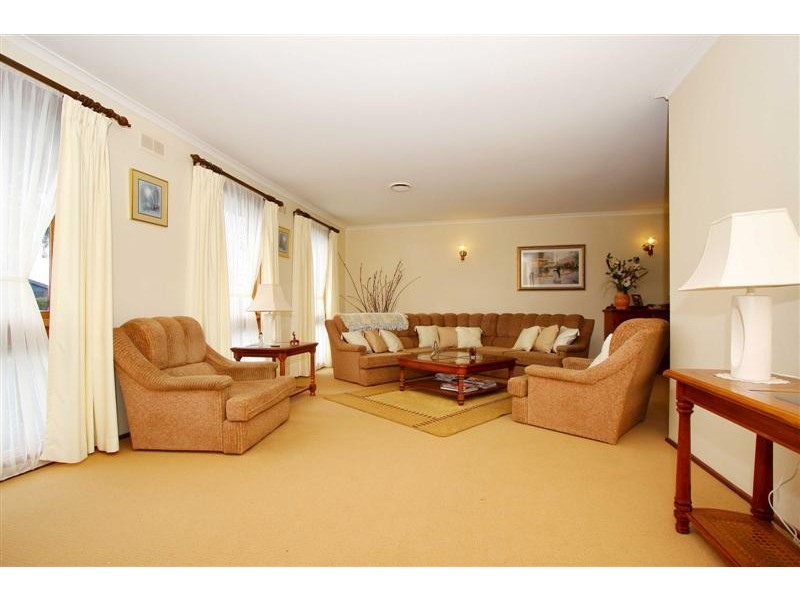 18 Sherbrooke Crescent, Taylors Lakes VIC 3038