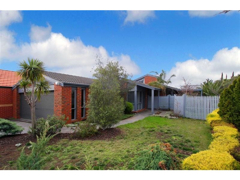 6 Linden Court, Taylors Lakes VIC 3038