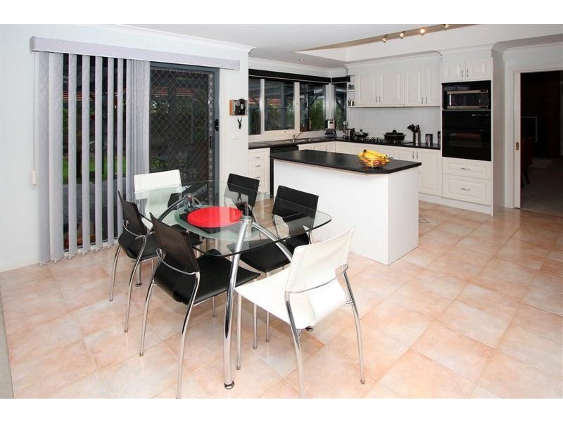 6 Linden Court, Taylors Lakes VIC 3038