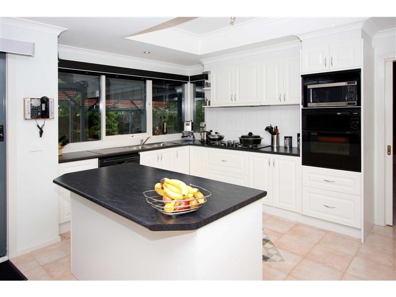 6 Linden Court, Taylors Lakes VIC 3038