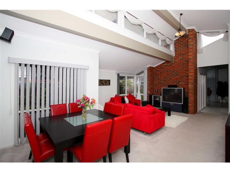 6 Linden Court, Taylors Lakes VIC 3038