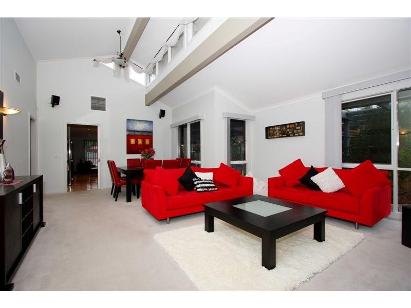 6 Linden Court, Taylors Lakes VIC 3038