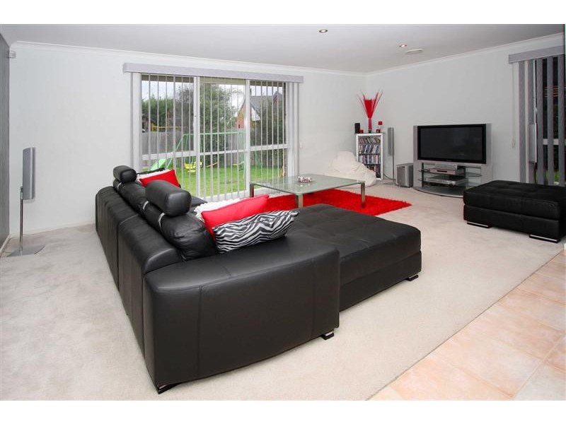 6 Linden Court, Taylors Lakes VIC 3038