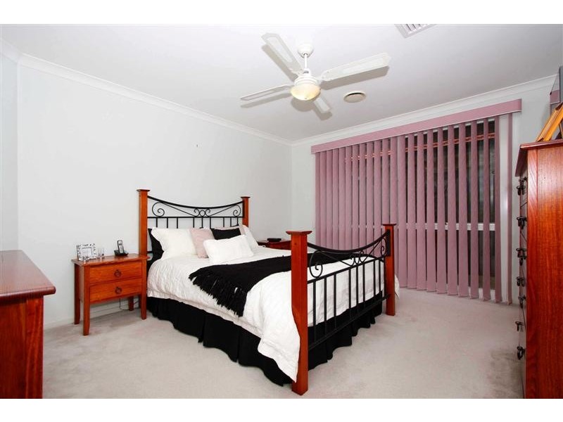 6 Linden Court, Taylors Lakes VIC 3038