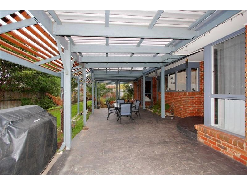 6 Linden Court, Taylors Lakes VIC 3038