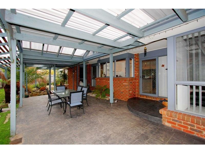 6 Linden Court, Taylors Lakes VIC 3038