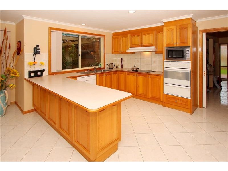 11 Hannah Avenue, Hillside VIC 3037