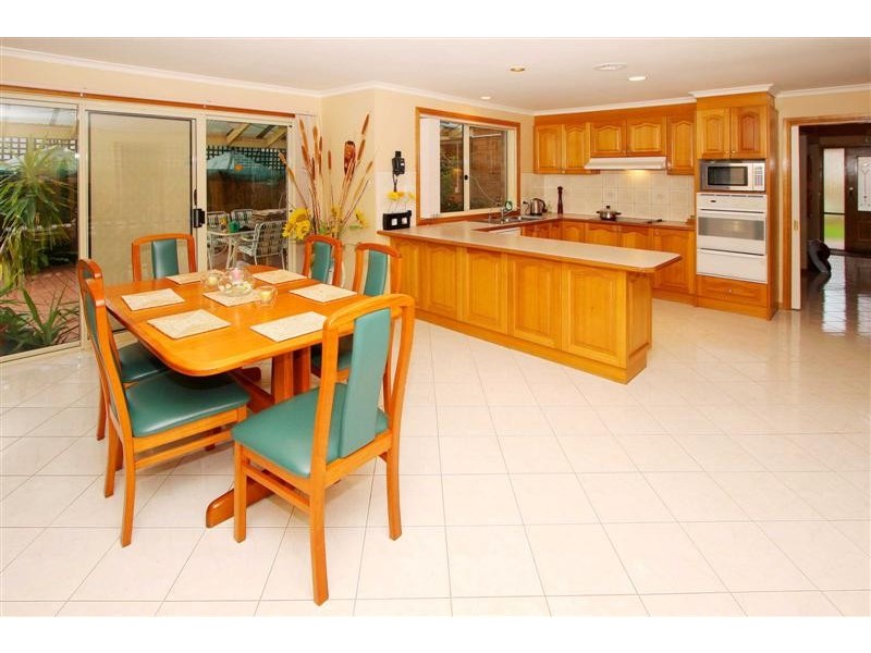 11 Hannah Avenue, Hillside VIC 3037