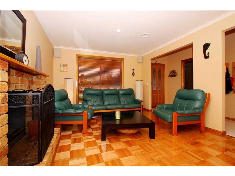 11 Hannah Avenue, Hillside VIC 3037