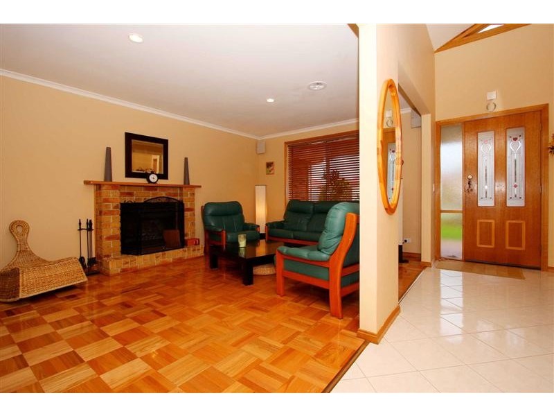 11 Hannah Avenue, Hillside VIC 3037