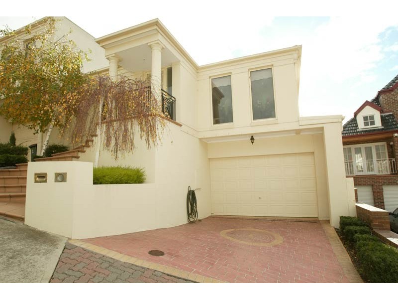 2b Weyburn Place, Avondale Heights VIC 3034