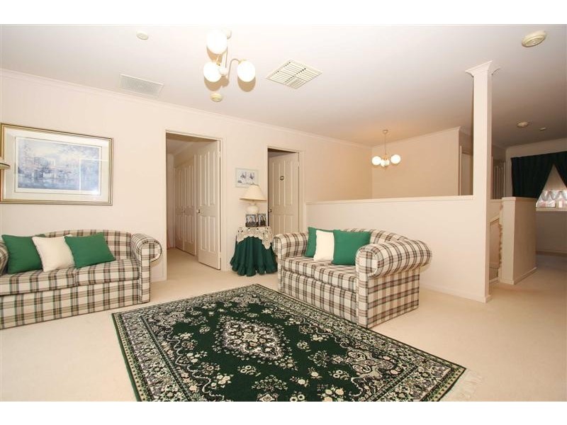 27 Longhurst Crescent, Hillside VIC 3037