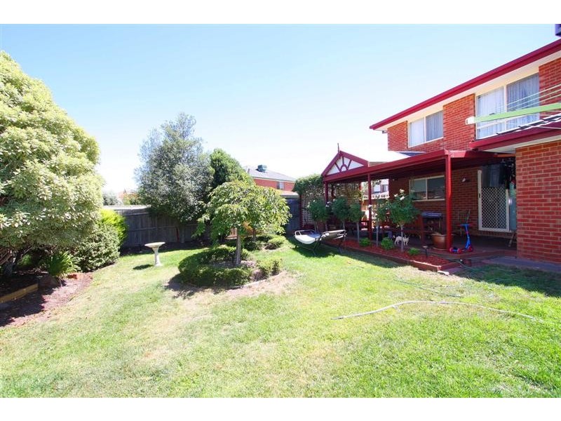 27 Longhurst Crescent, Hillside VIC 3037
