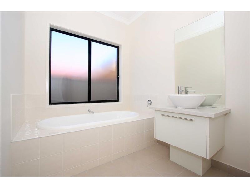 2 Eglington Court, Taylors Hill VIC 3037