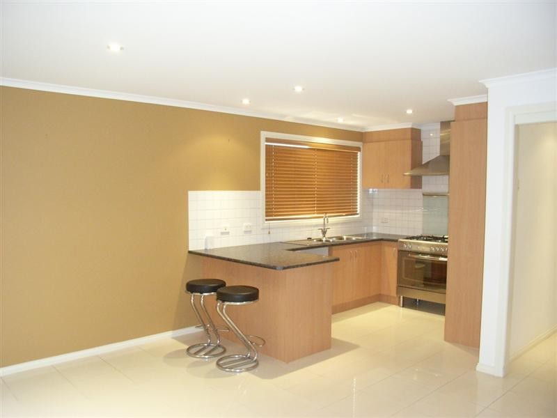 7 Medeo Court, Sydenham VIC 3037
