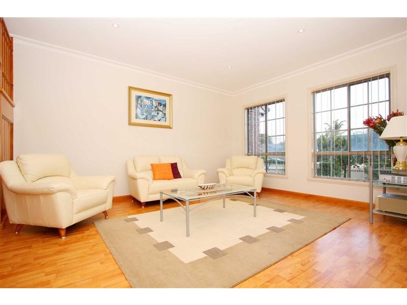 4 Santa Monica Drive, Taylors Lakes VIC 3038