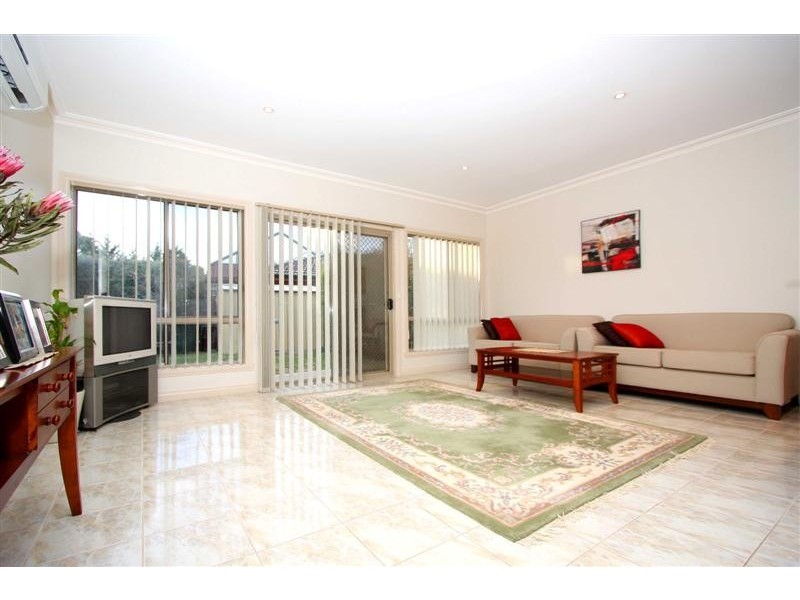 4 Santa Monica Drive, Taylors Lakes VIC 3038