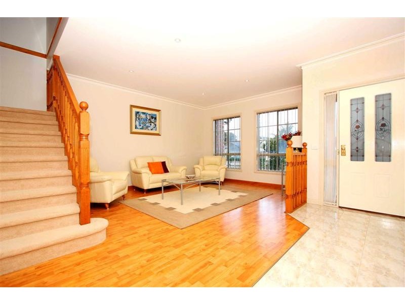 4 Santa Monica Drive, Taylors Lakes VIC 3038