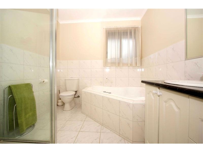 4 Santa Monica Drive, Taylors Lakes VIC 3038