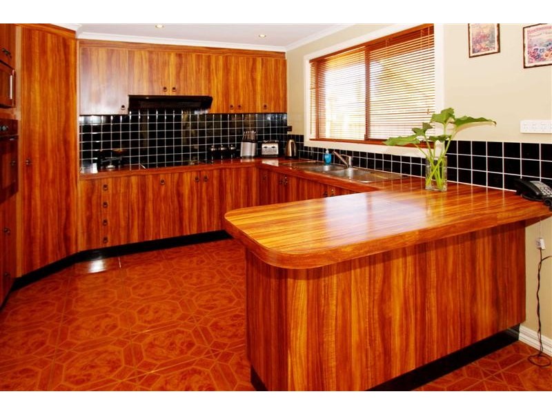 16 Beckwith Court, Taylors Lakes VIC 3038