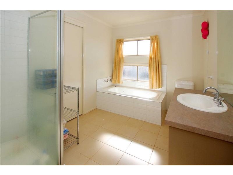 9 Bruce Street, Burnside VIC 3023