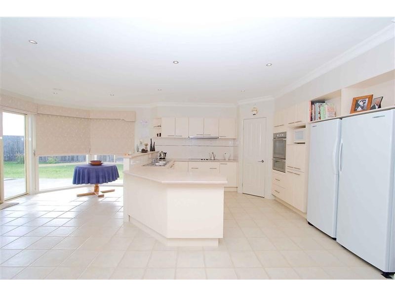 16 Rowlandson Way, Taylors Lakes VIC 3038