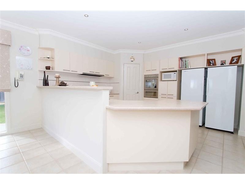 16 Rowlandson Way, Taylors Lakes VIC 3038